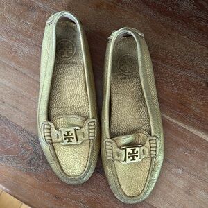 TORY BURCH | GOLD LEATHER LOAFERS | size 6.5